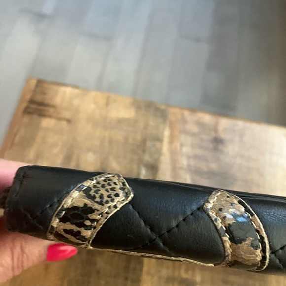 Chanel quilted Zippy wallet - Picture 8 of 16